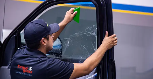 Instalación de láminas de seguridad Segurglass en Lima